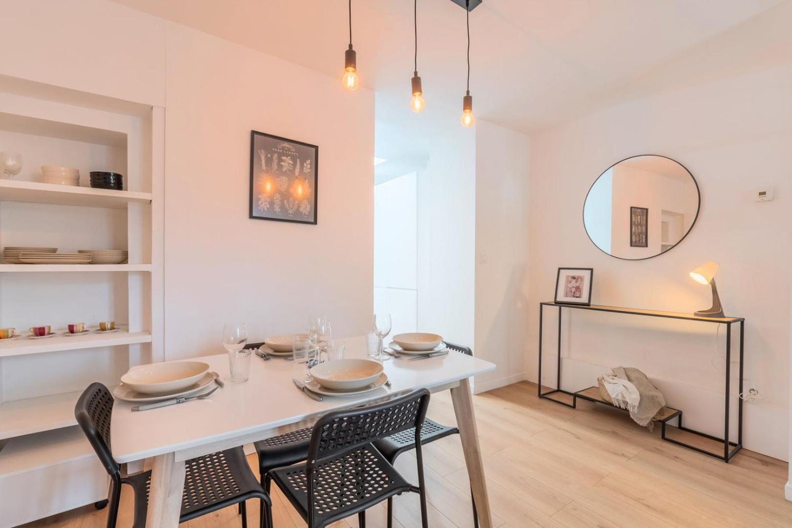 ליל 2 Bedroom House W/ Terrace, Near Train Stations & Metro מראה חיצוני תמונה