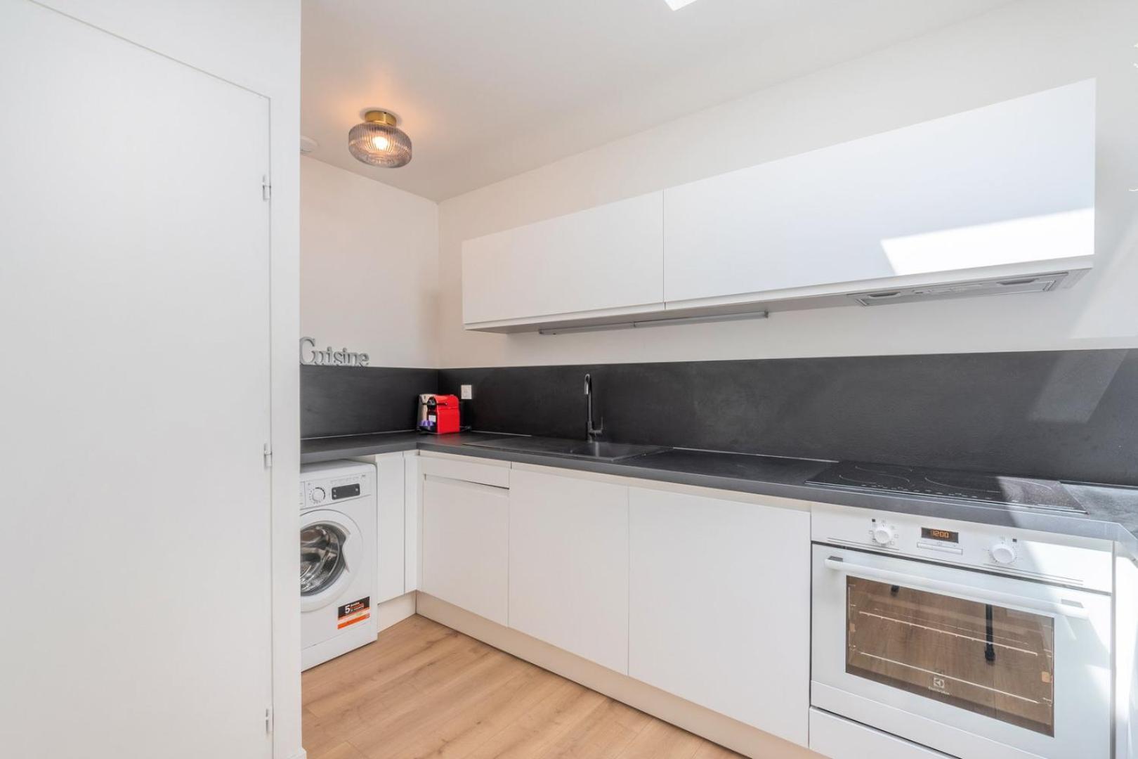 ליל 2 Bedroom House W/ Terrace, Near Train Stations & Metro מראה חיצוני תמונה