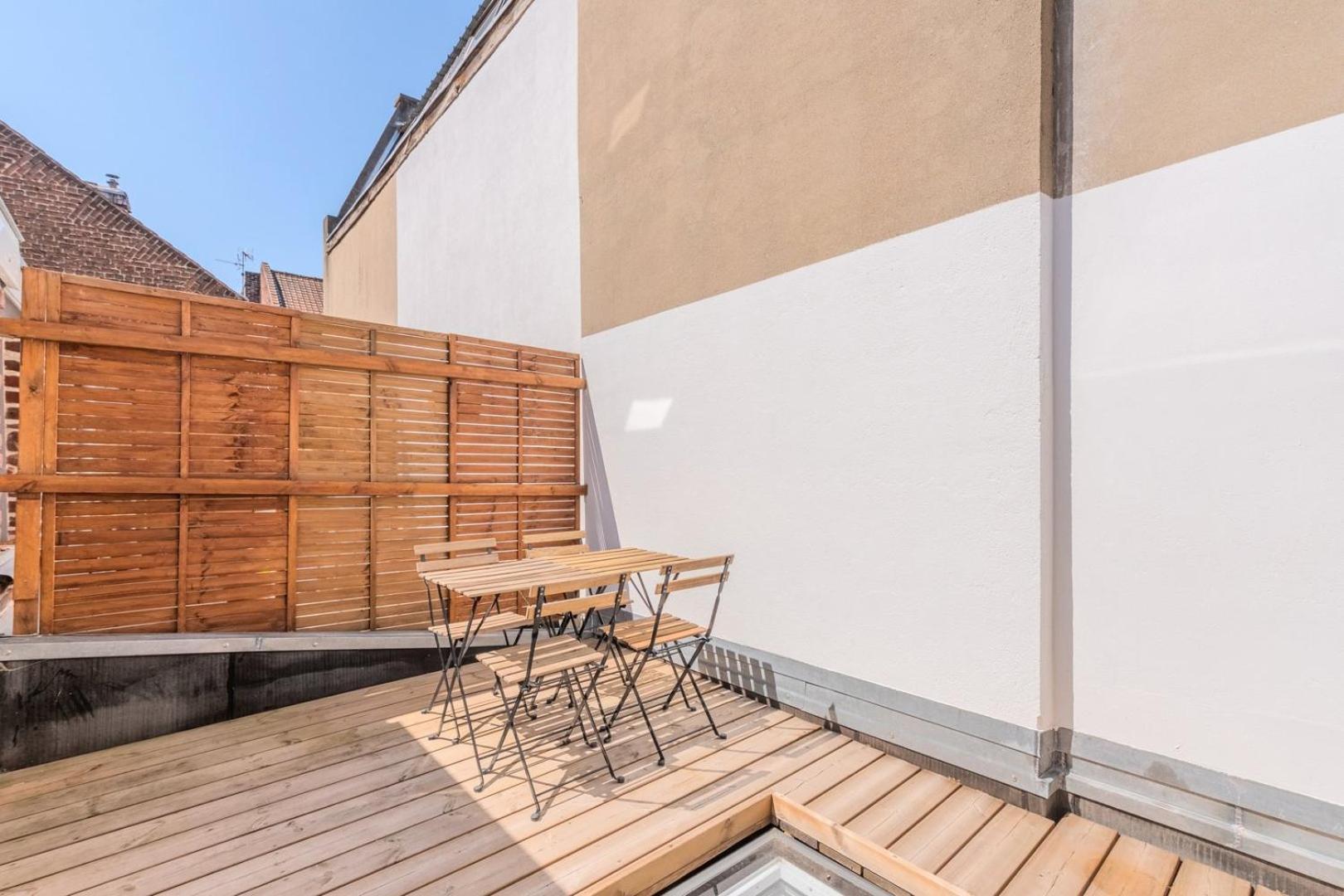 ליל 2 Bedroom House W/ Terrace, Near Train Stations & Metro מראה חיצוני תמונה